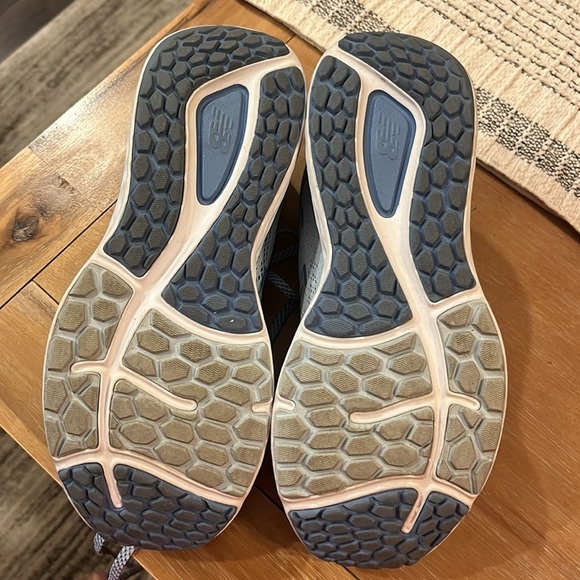 New Balance Fresh Foam 680. Size 8.5 wide - Picture 5 of 7